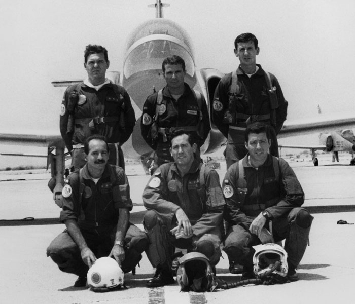 Pilotos de la Patrulla Águila año 1985